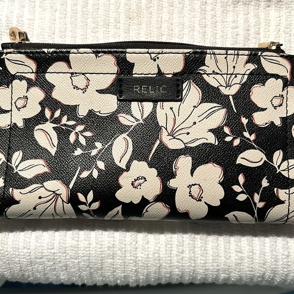Relic wallet. - Picture 1 of 3